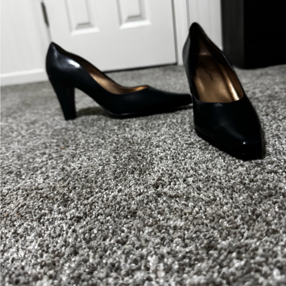 Mario Bellini Elegant Navy Heels